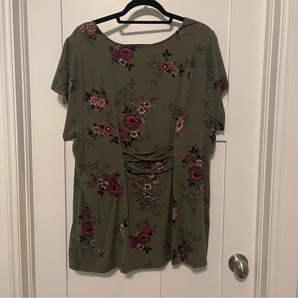 Torrid size 3 or 22/24 olive green floral button up blouse with corset detail! - Picture 5 of 7